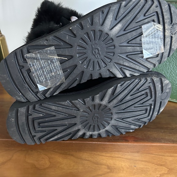 Ugg Women's Black Fur-Lined Boots size 8 - Picture 7 of 8